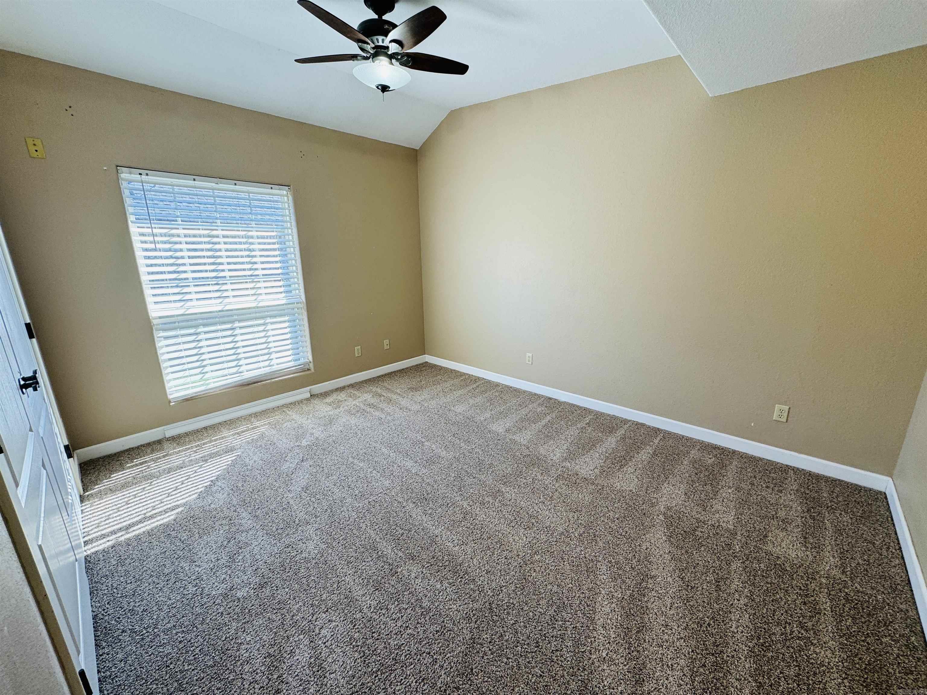 DERDEN ESTATES - Residential