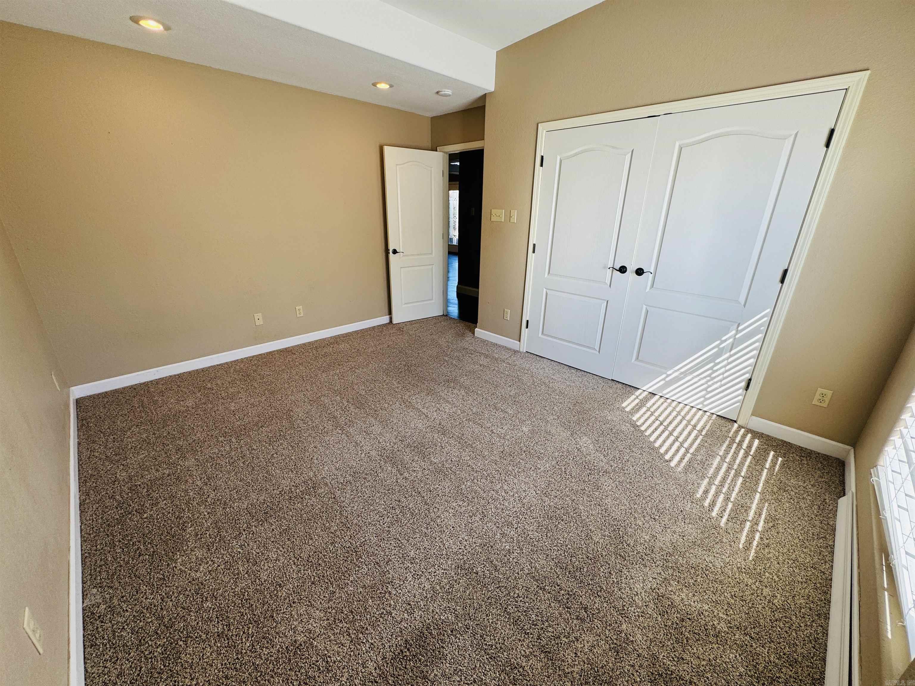 DERDEN ESTATES - Residential