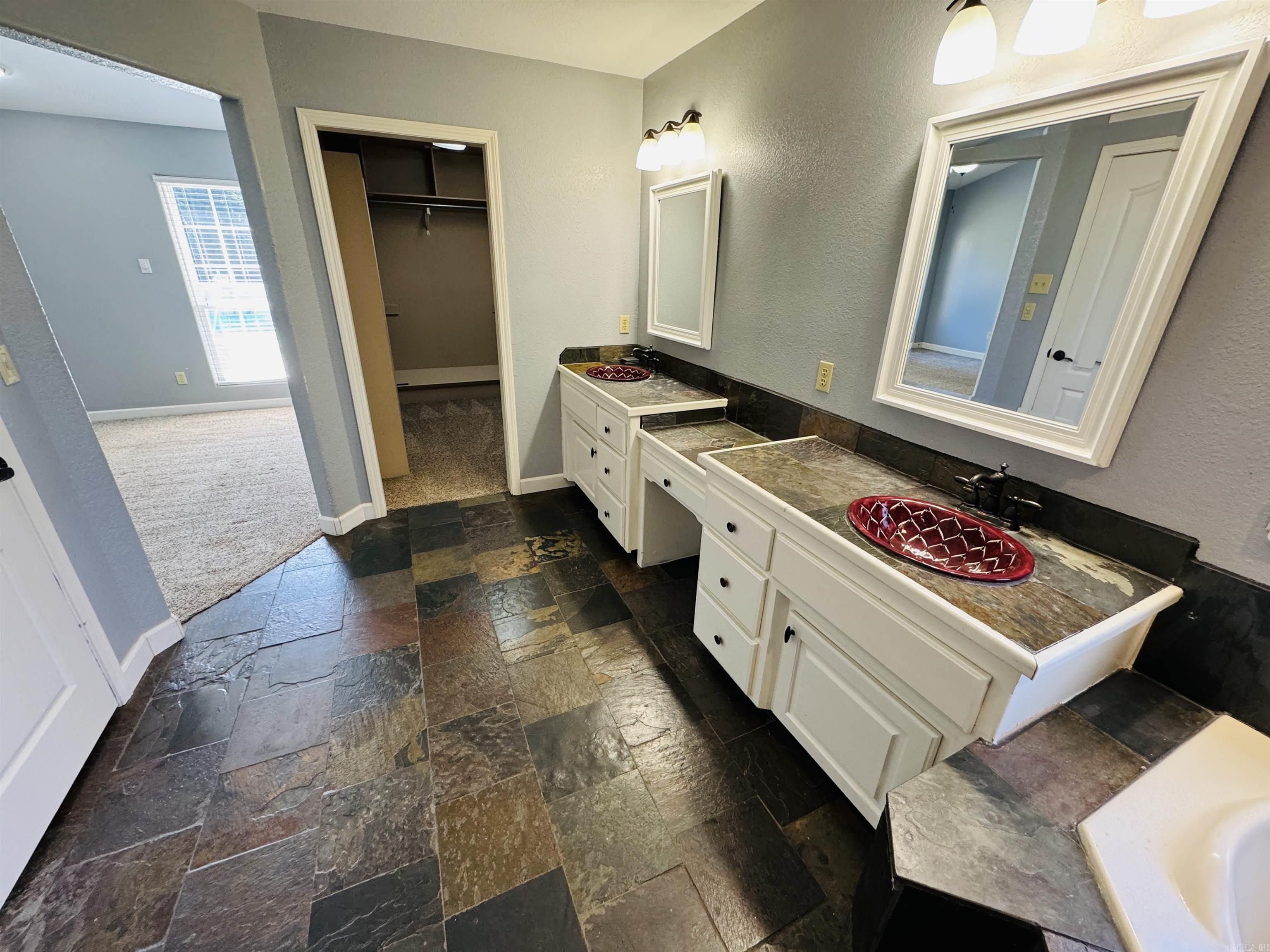 DERDEN ESTATES - Residential