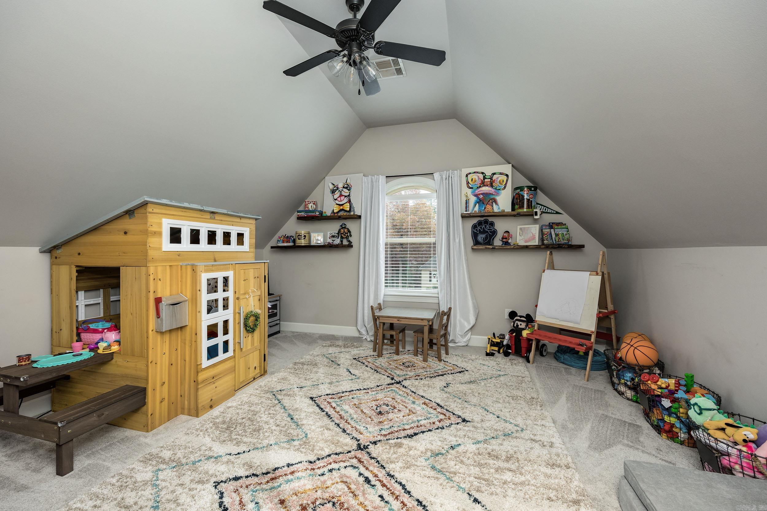 WOODLANDS EDGE - Residential