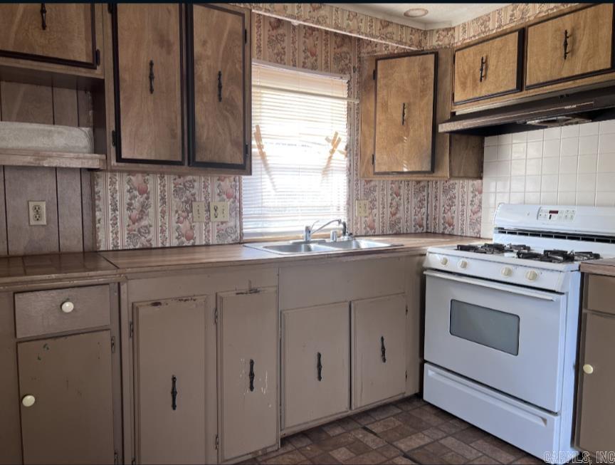 ROYAL OAK MANOR - Residential