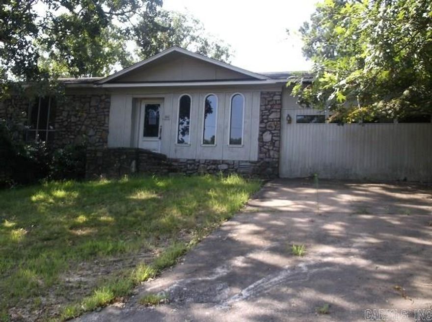 SOLD AS IS, Bring all offer this is a good property to be a fixer upper there are 4 Bed rm, 2 Baths, Sep din, Kitchen, Great rm, also fully fence and just minutes from the freeway, Mall and so much more this property will go 203K loan. You will need approval Letter and Earnest money.