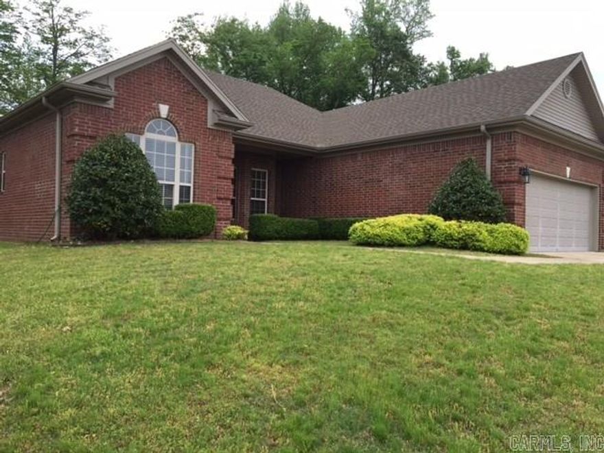 Nice split bedroom plan with 3 bedrooms and 2 baths. Large living area.   Large master suite with separate shower and tub.