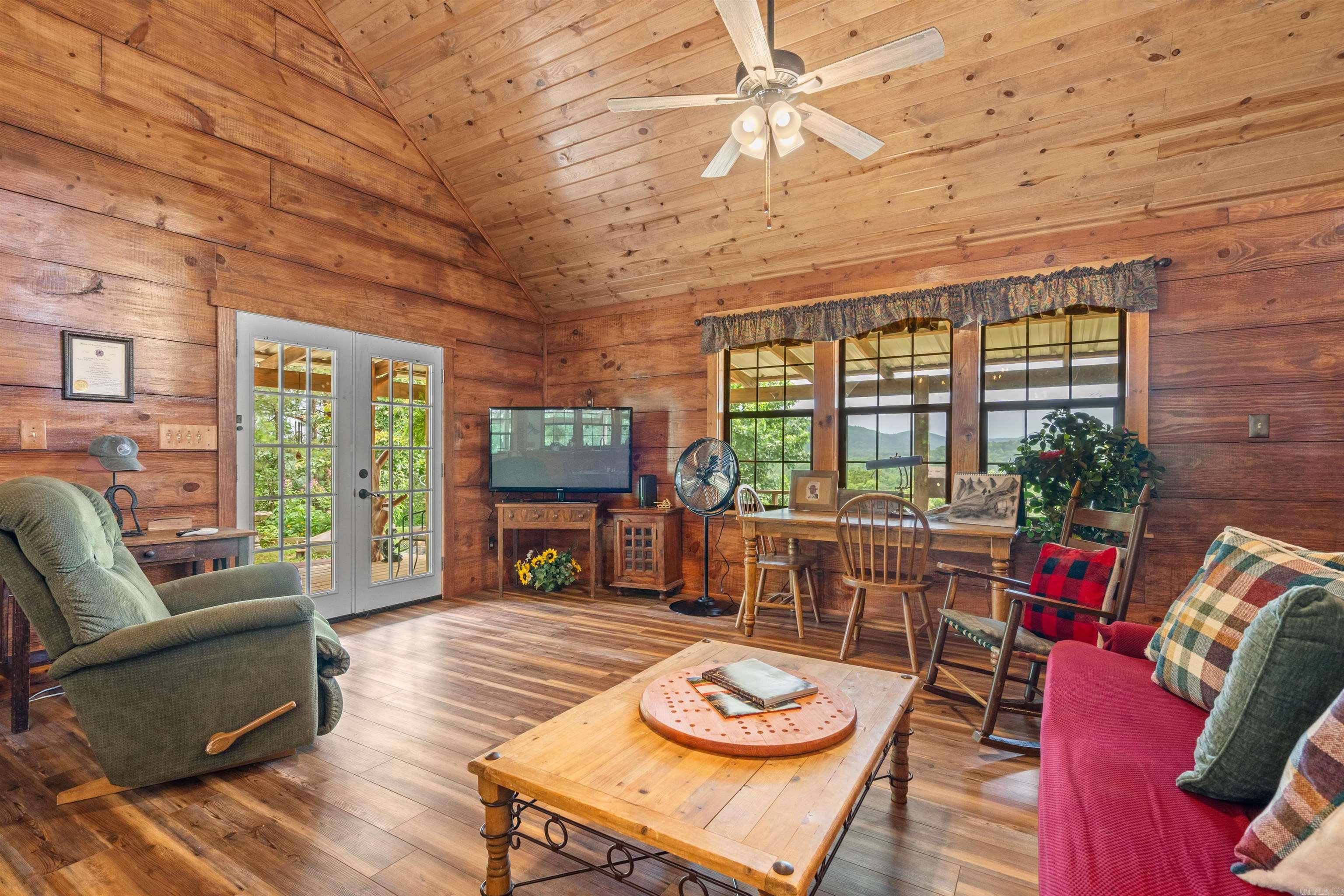 UNPLATTED ACREAGE - Residential