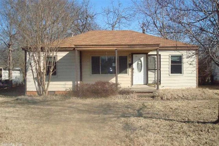 Great Opportunity,Covered deck,Separate laundry room,REO PROPERTY-BANK OWNED. PROPERTY SOLD AS IS. The Listing Broker & Seller assume no responsibility & make no guarantees, warranties or representations as to accuracy of the property information or photographs. Buyer to turn on Utilities for INSPECTIONS.