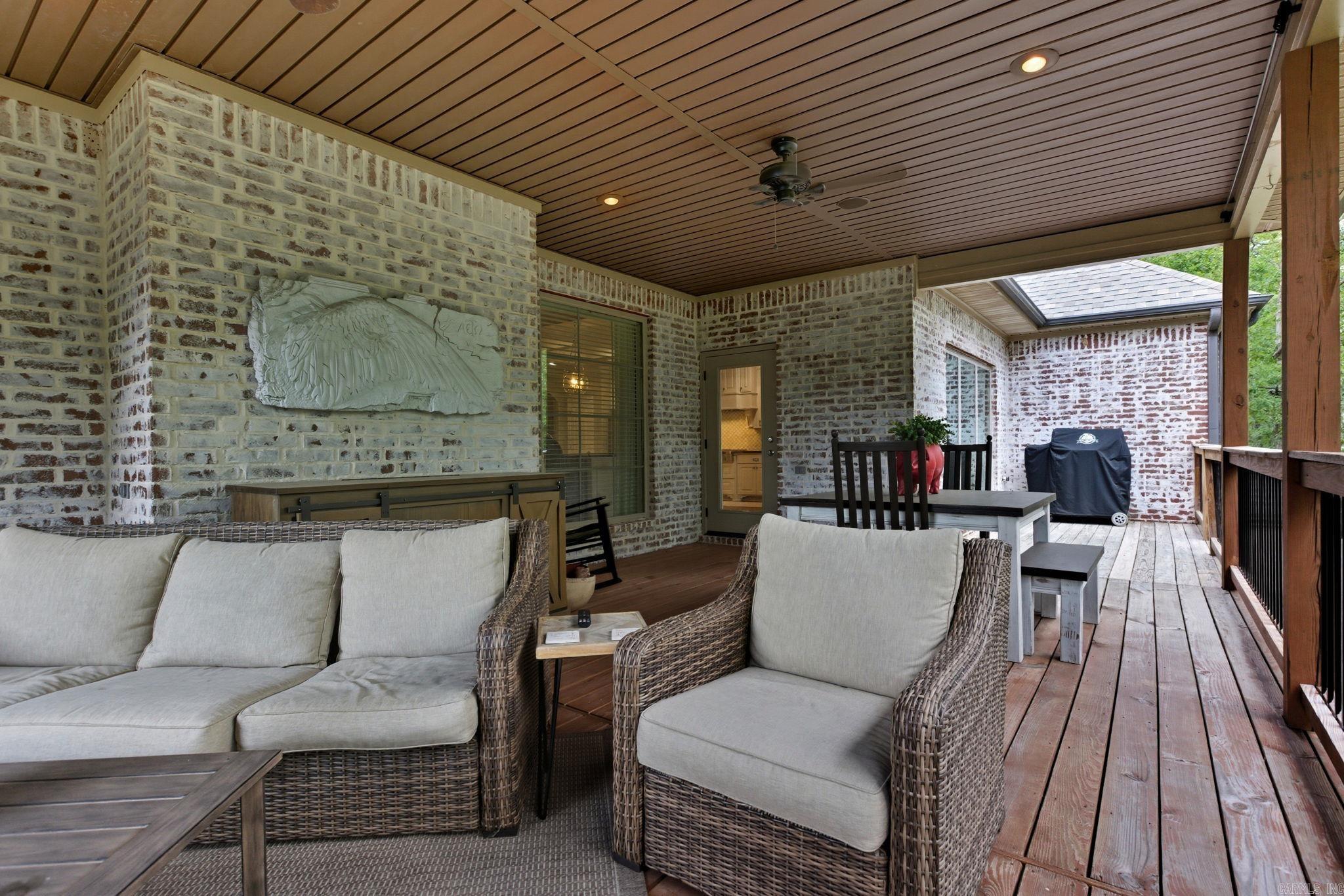 WOODLANDS EDGE - Residential