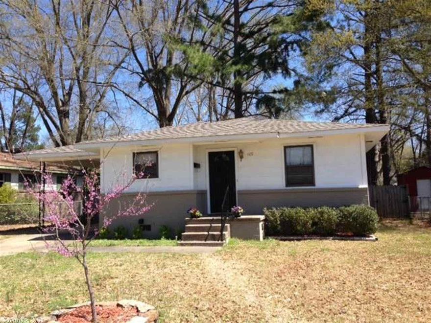 Perfect Starter Home!!!  This cute three bedroom one bath home is located just 1.5 blocks from Caldwell Elementary School and is move in ready.  This home has just been updated with a NEW architectural shingle roof, NEW central heat and air, NEW interior paint, NEW interior doors and hardware, NEW ceiling fans, and more.  This home also features beautiful hardwood flooring, outside storage area, and a fenced in back yard.  Why rent when you can own a home for less!!  Don't miss out, showing is selling!!