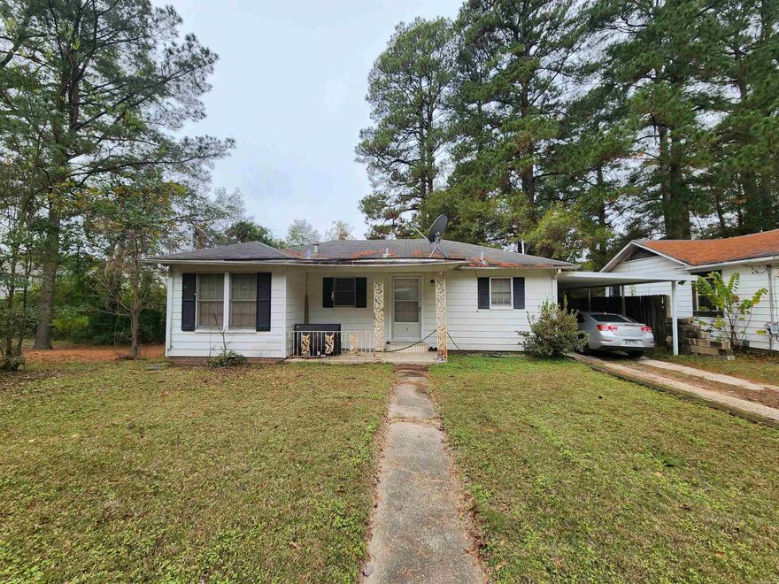 Investor Package of 3 occupied rental properties- 230 Julia, 2101 Lakeland, and 2208 Helena.