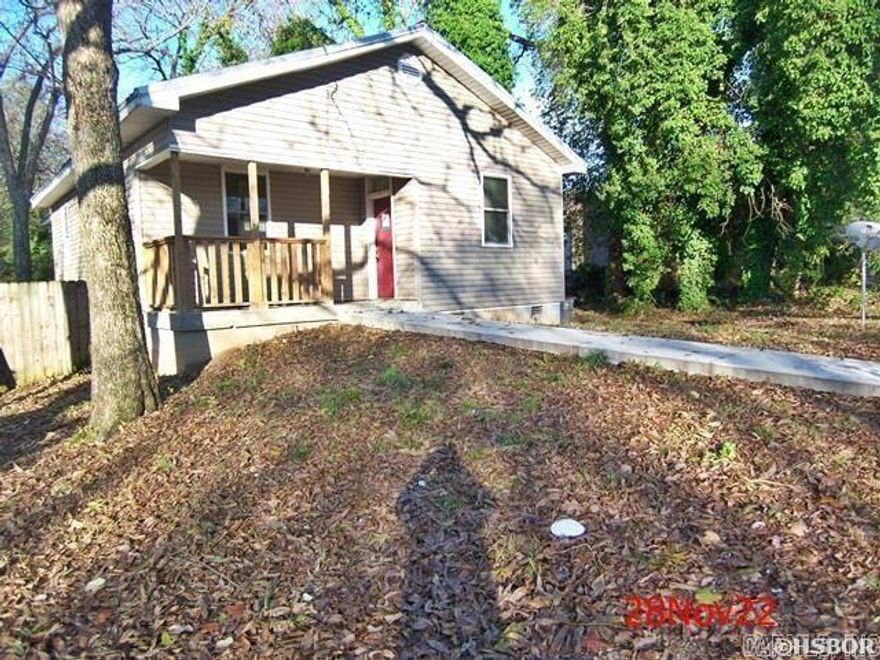 Near the heart of downtown Hot Springs, you'll find this 2020 built, traditional style home ready for its new owners. Easy to clean wood floors, separate laundry room, covered patio and spacious fenced in backyard. Conveniently located near countless stores and restaurants. Don't wait to schedule your showing today. Text listing agent for showing. See agent remarks.
