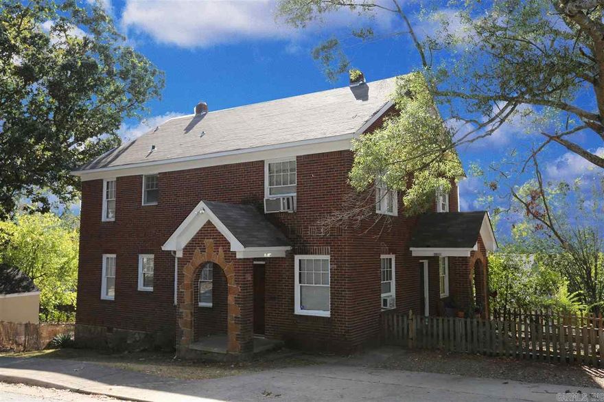 2 bdr/1.5 bath townhome/duplex is located in the Stift Station neighborhood. Close to downtown and in the Blind and Deaf School area on Markham. Tennent pays for water.