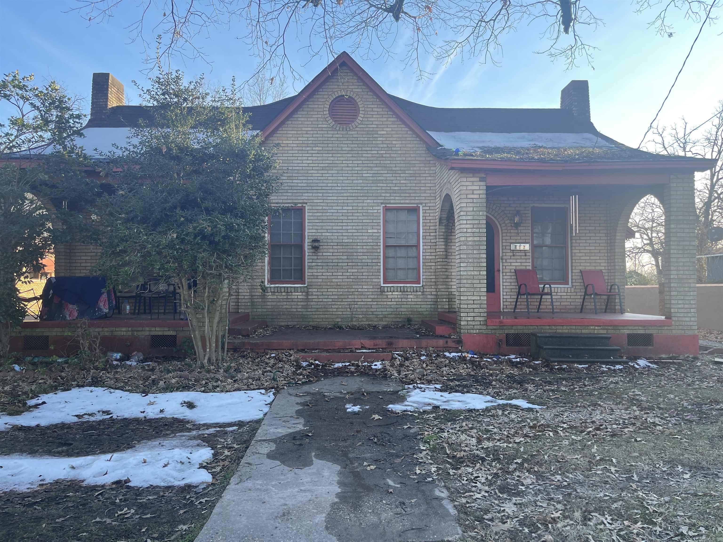 This stunning duplex, featuring a total of 4 bedrooms and 2 baths, encompassing a spacious 2,537 square feet. Each unit offers a comfortable living environment and is currently generating rental income of $ 1000 per month, making this property an excellent investment opportunity. This well-maintained duplex is ideal for both investors and homeowners seeking the possibility of rental income. The layout provides ample living space, complemented by modern amenities and a welcoming atmosphere. Situated in a desirable neighborhood, this property is conveniently located near local amenities, schools, and parks, enhancing its appeal to potential renters and homeowners alike. Donāt miss the chance to own this exceptional duplex that combines comfort, style, and income potential. For more information or to schedule a viewing, please contact us today.