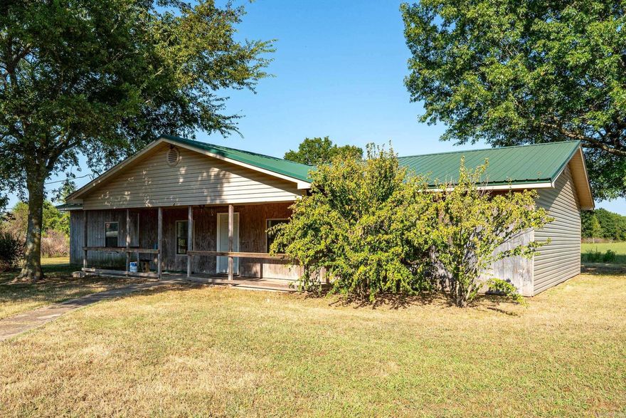 103 Hurricane Lake Road in Bald Knob, Arkansas, offers the perfect blend of rural charm and outdoor adventure. Just minutes away from the Hurricane Lake, this property provides prime access to some of the best duck hunting and fishing in the region. Whether you're an avid outdoorsman or simply looking for a peaceful retreat, this location is an ideal spot to enjoy the natural beauty and recreational opportunities that Hurricane Lake has to offer. This 3 bed 2 bath offers a bonus room, and a NEW METAL ROOF that was installed this summer. The HVAC and water heater were replaced 3 years ago.