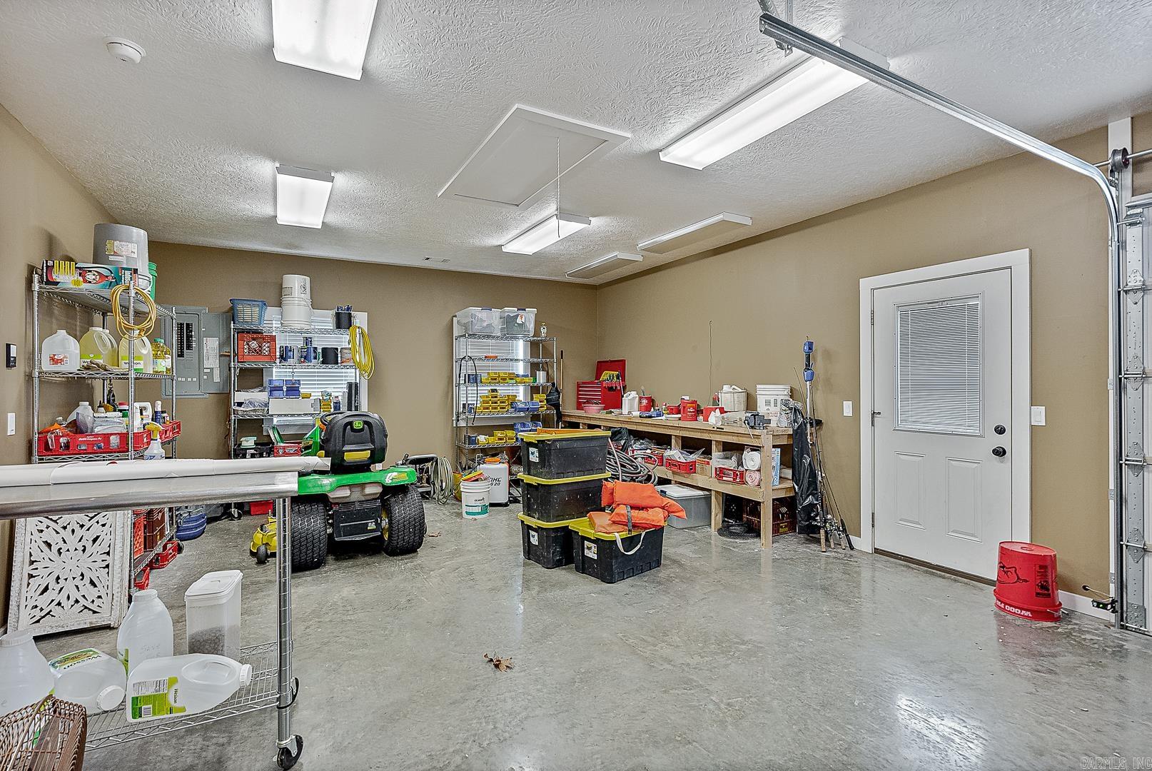 HENDERSON HEIGHTS - Residential