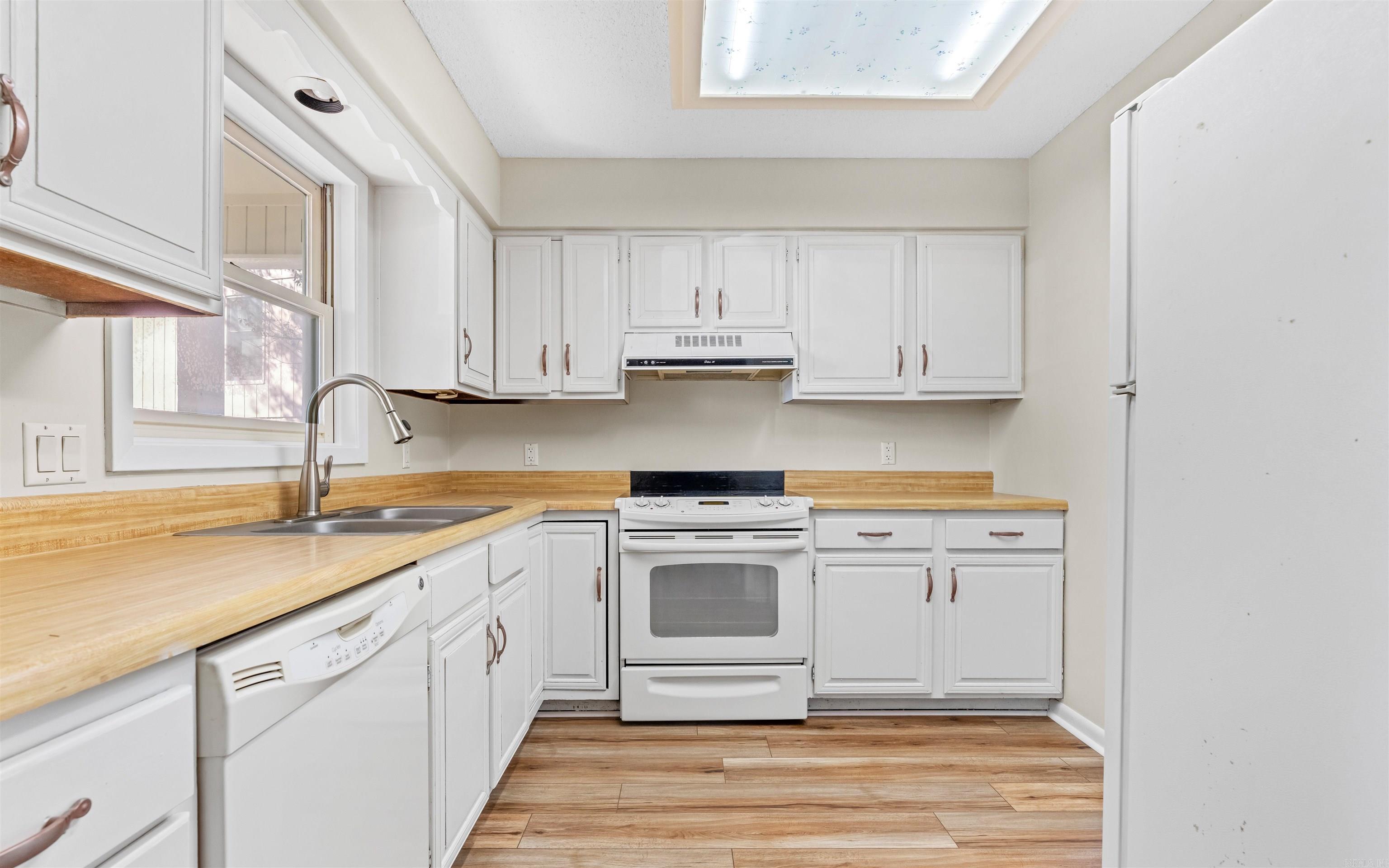 CORONADO COURTS - Residential