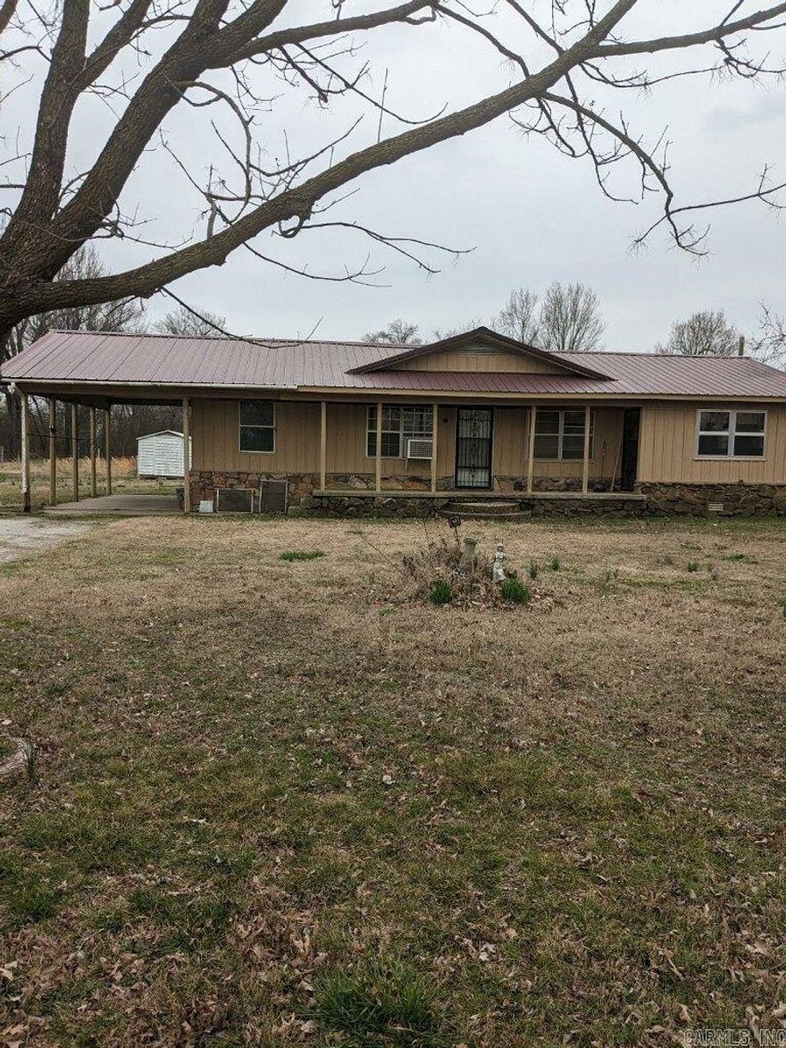 This home is an investor or first time home buyer with handyman experience dream. Priced at only $50.00 square foot, with a little work it could easily be restored.  Three bedrooms, two baths and two living areas on more than a half acre lot.  This home sits all by itself just off of paved Oak Street.
