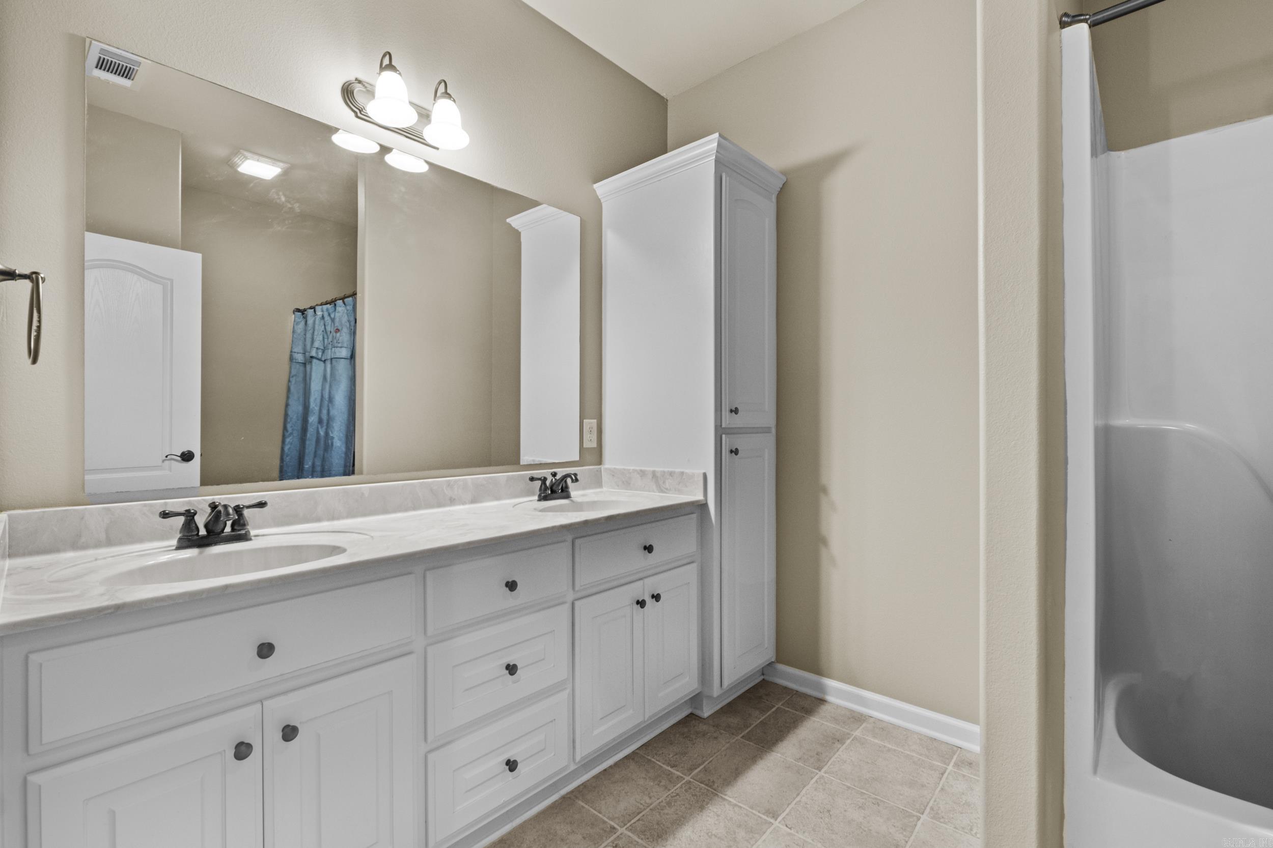 MILLERS CROSSING - Residential