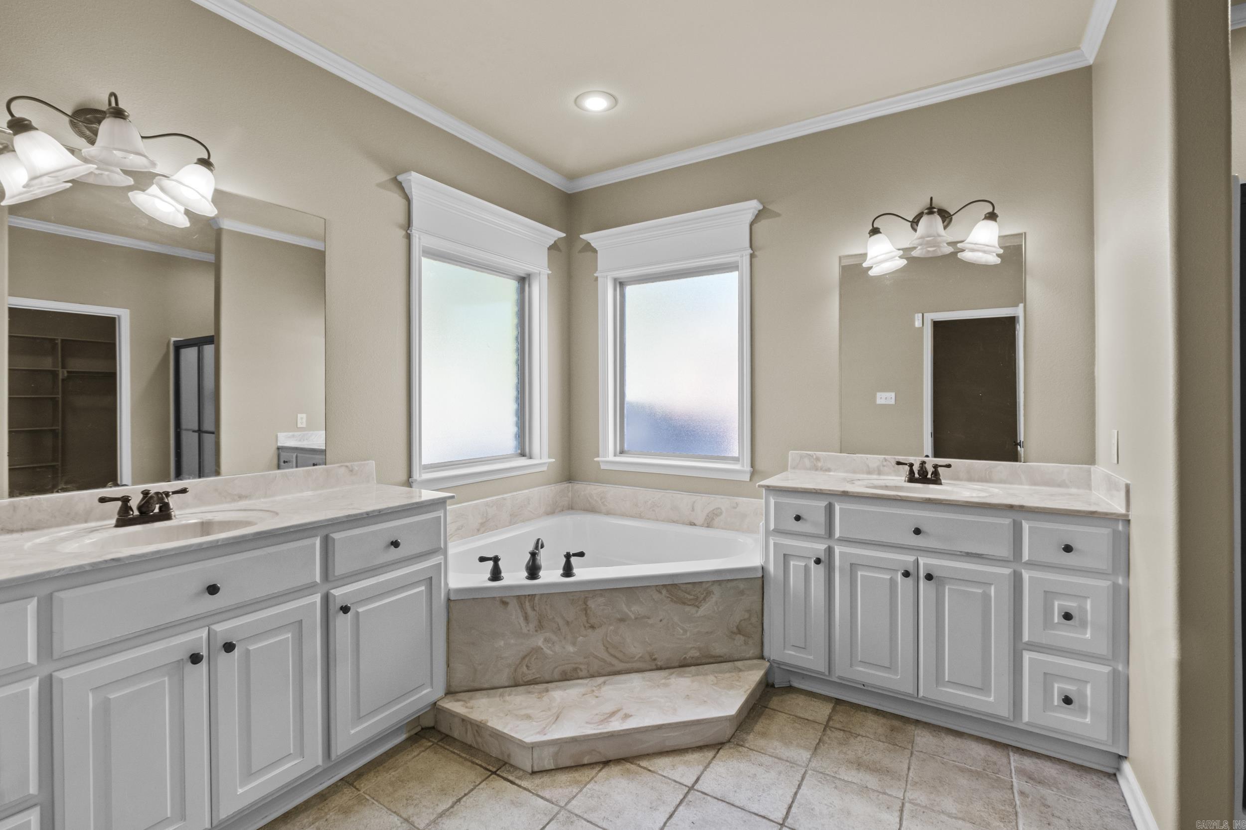 MILLERS CROSSING - Residential