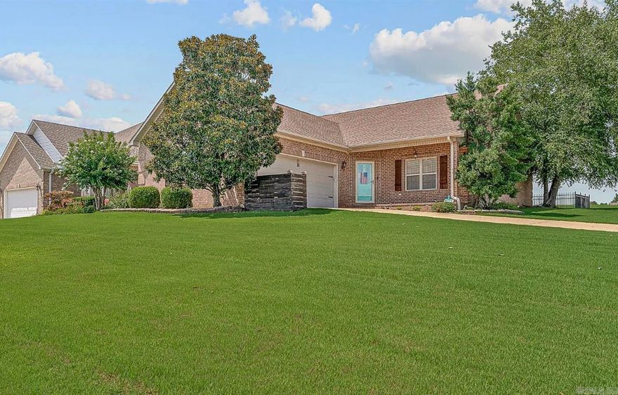 3 bedroom 2 bath home on a. corner lot with breathtaking golf course view