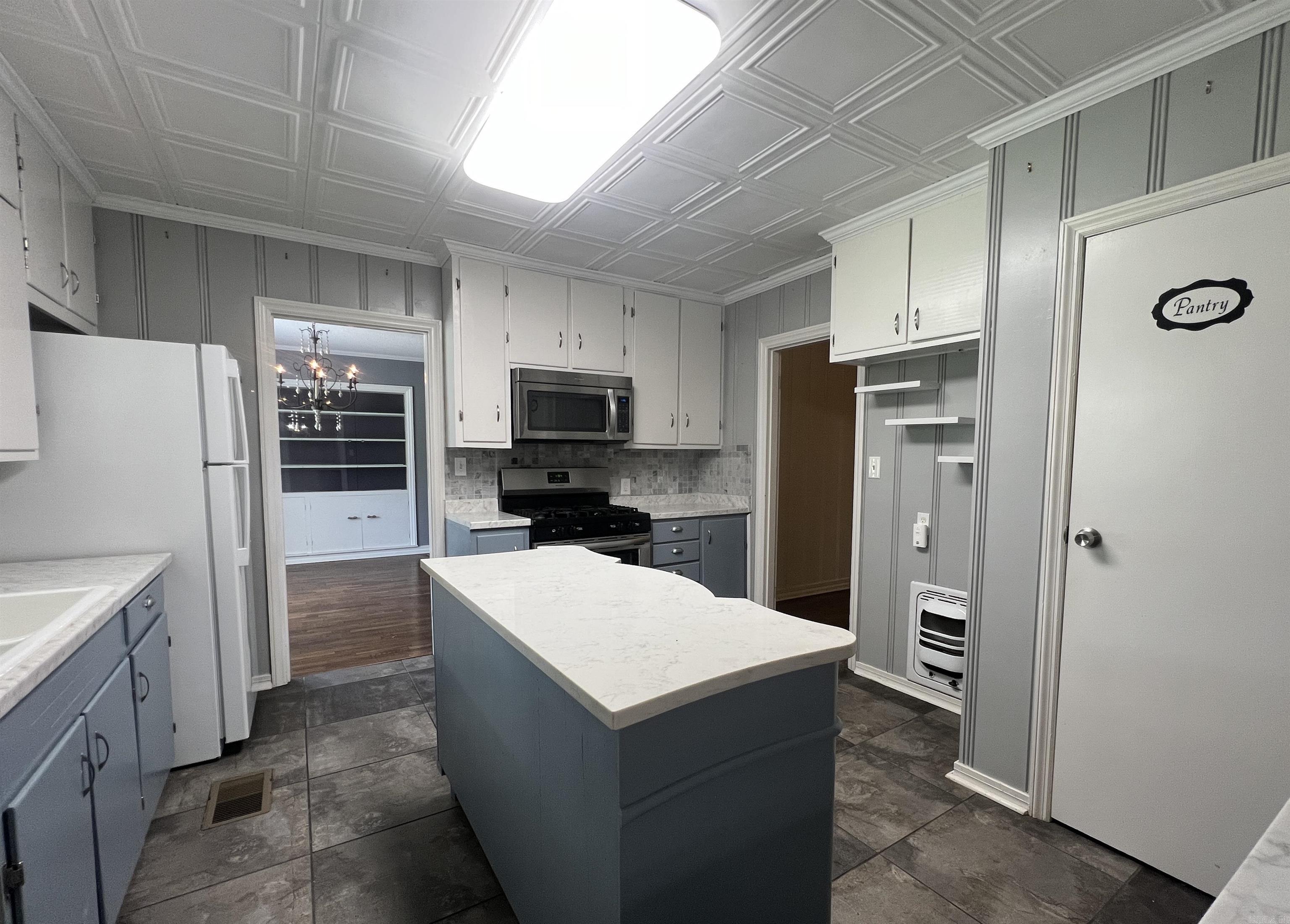 WEST THOMPSON HEIGHTS - Residential