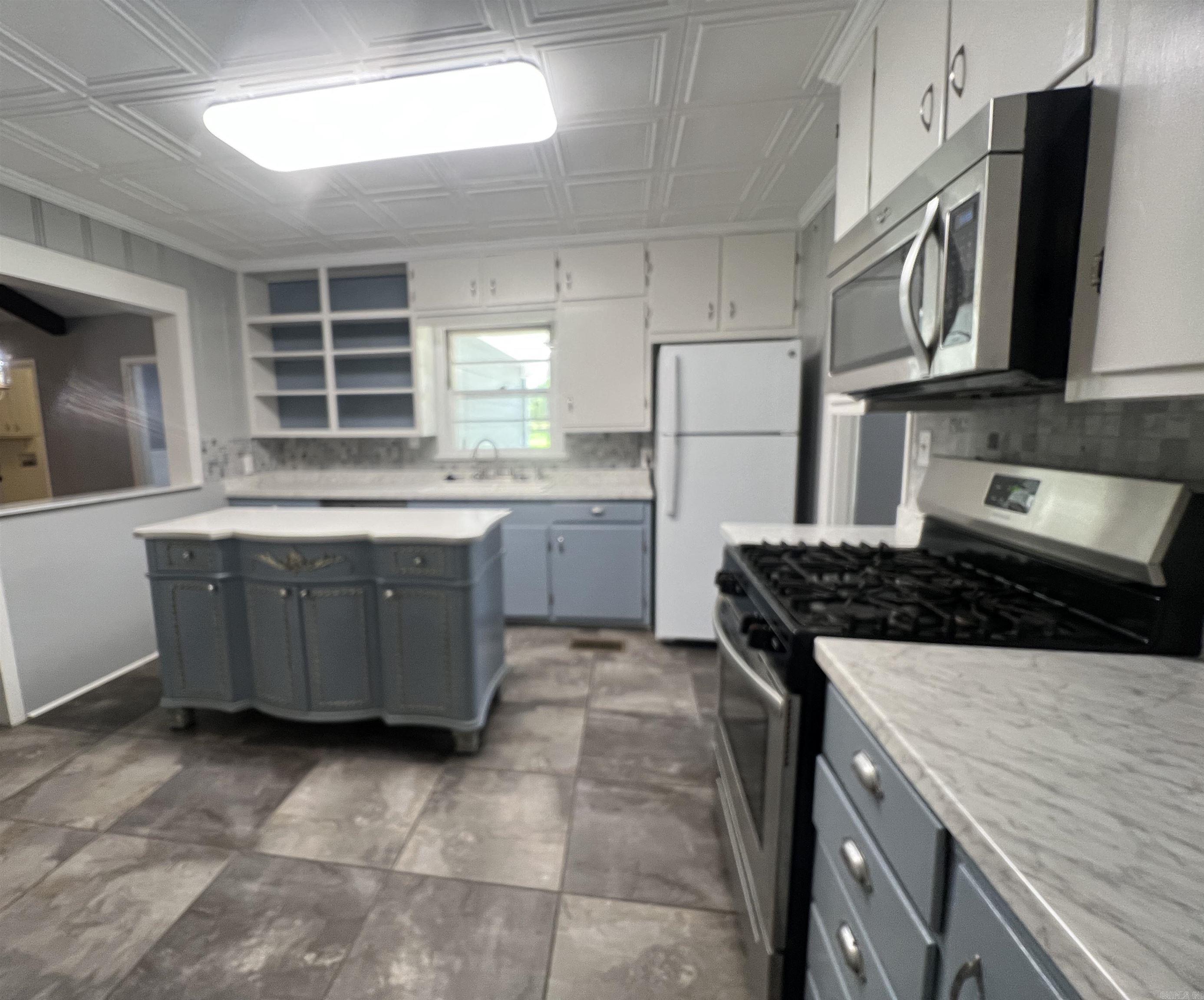 WEST THOMPSON HEIGHTS - Residential