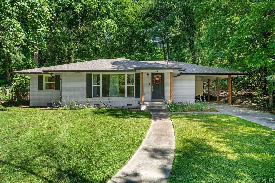 Come and enjoy this stunning and completely renovated Modern style brick home!! Which includes tasteful color and design with private back yard near the National Forest located just off Park Ave. and a short distance to Bathhouse Row. This home has a current/transferable STR licenses. Don't miss this great opportunity!!
