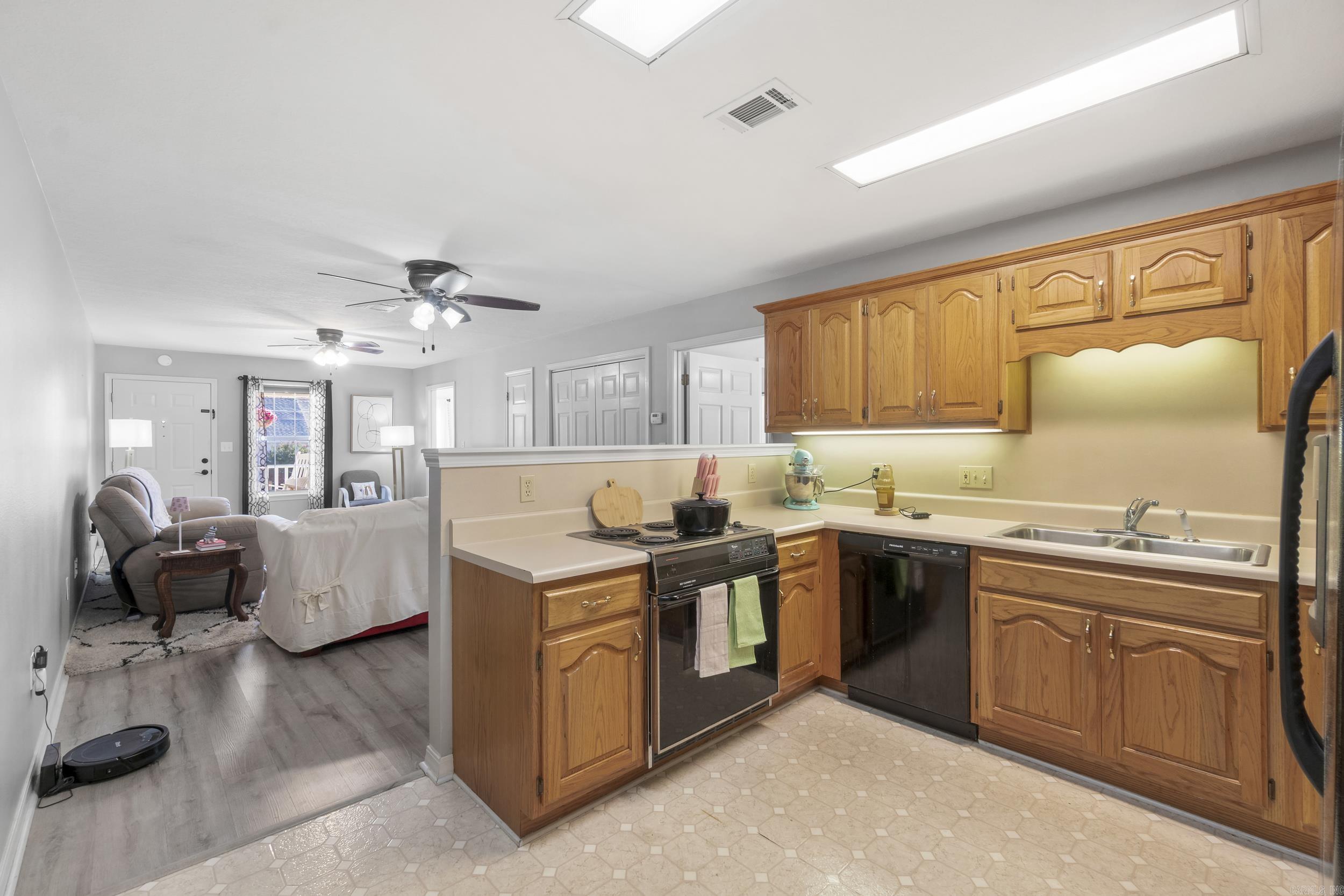 RIVER OAKS TRACE - Residential