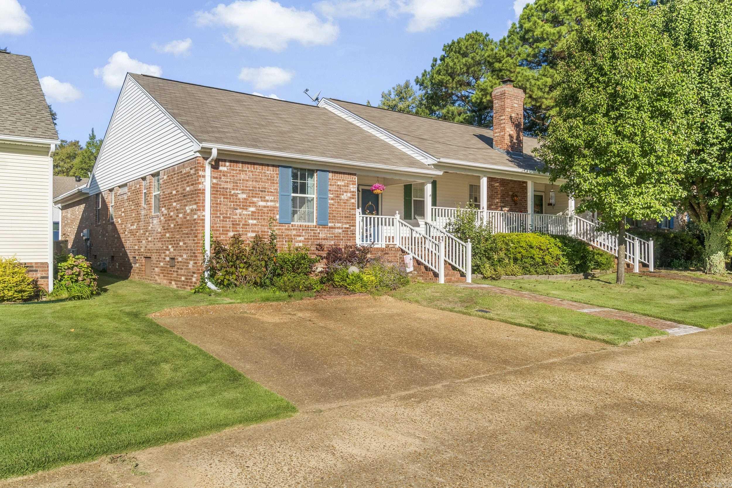 RIVER OAKS TRACE - Residential