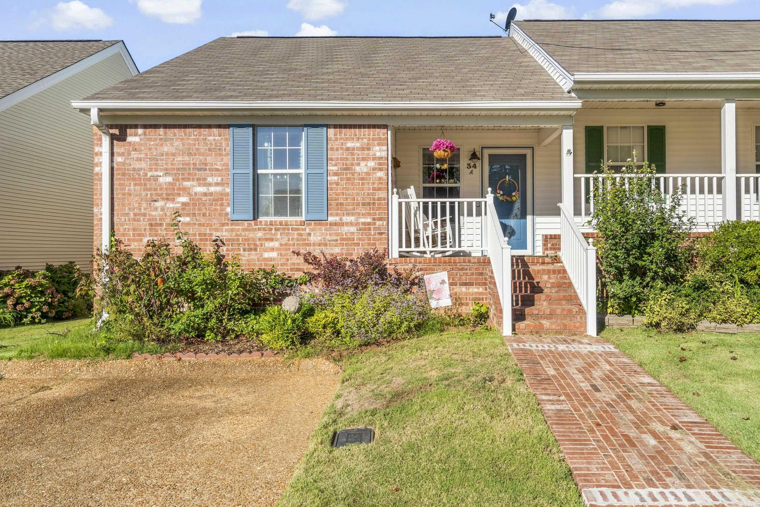 RIVER OAKS TRACE - Residential
