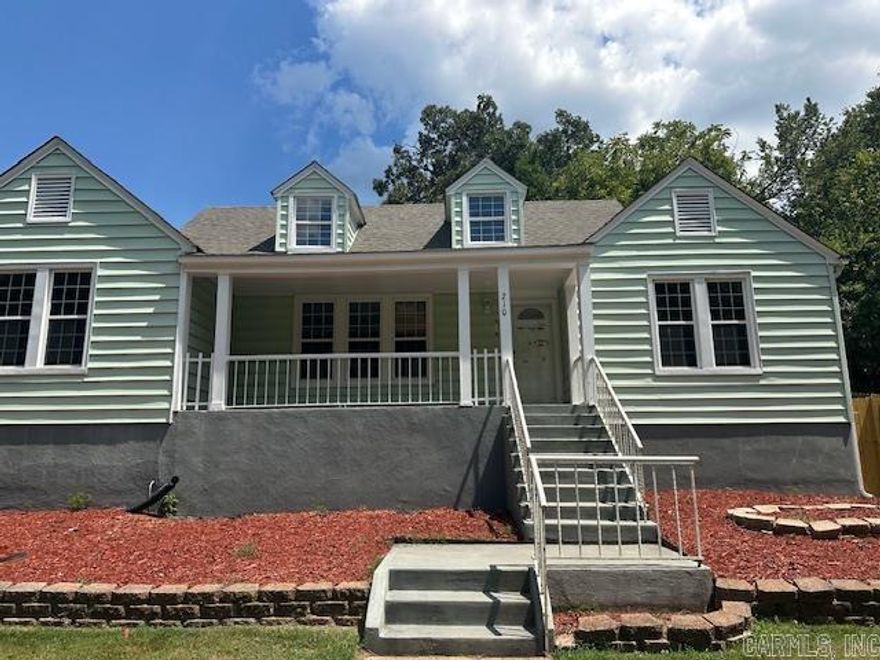 Near the heart of Hot Springs! This 3 bedroom home is awaiting your personal touch! Let's go look! This property is eligible under the Freddie Mac First Look Initiative through 10/25/25.