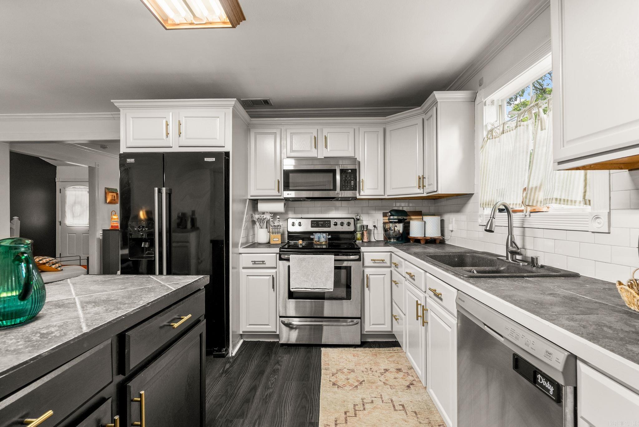 LEISUREWOOD ADDN TO MAUMELLE NEW - Residential