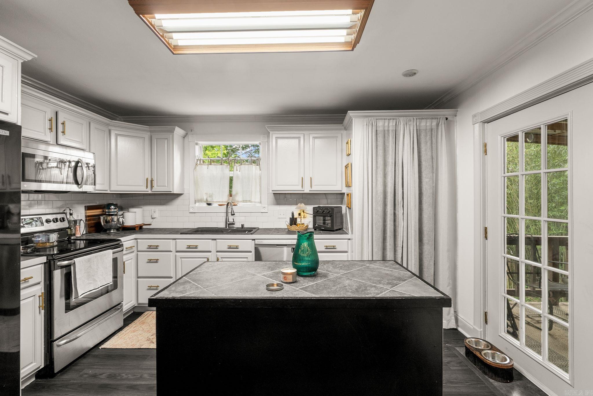 LEISUREWOOD ADDN TO MAUMELLE NEW - Residential