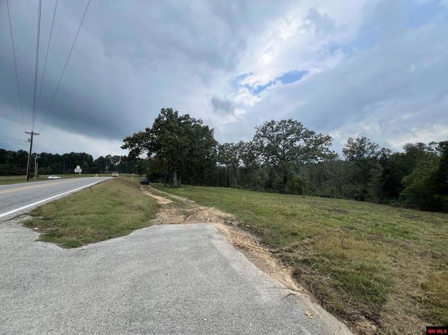 7 acres with Hwy frontage in Calico Rock