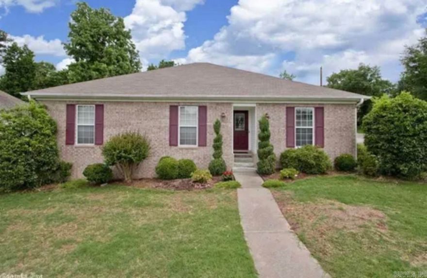 Located in the heart of West Little Rock, this charming one-level traditional home offers the ultimate convenience to shopping, dining, and local amenities.