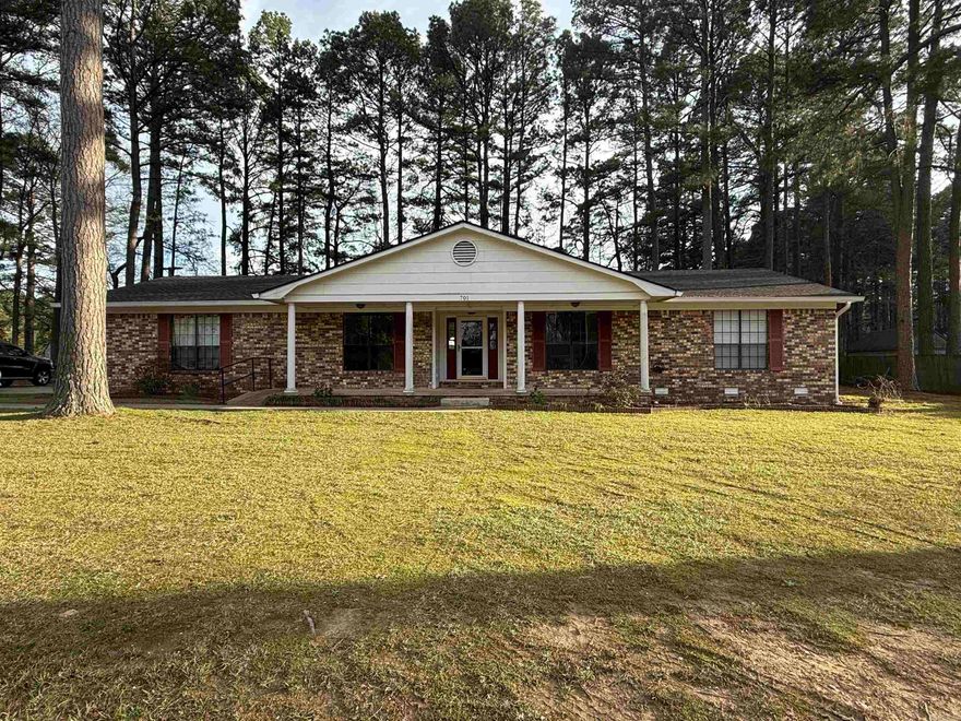 Nice cozy house that sits right next to the school. In a lovely neighbor