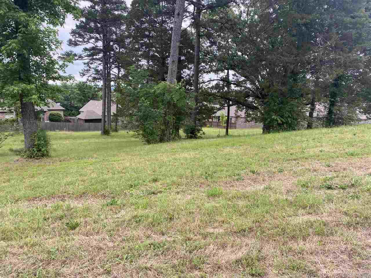 One of Searcy's most private neighborhoods, Valley Court is tucked away off of Country Club Road. Just a short ride to the Searcy Country Club golf course, shopping, schools and many more amenities. Schedule your showing today and start drawing the plans for your dream home in this wonderful, quiet neighborhood on the west side of Searcy! Could potentially be a double lot as the lot next door is available for sale as well!