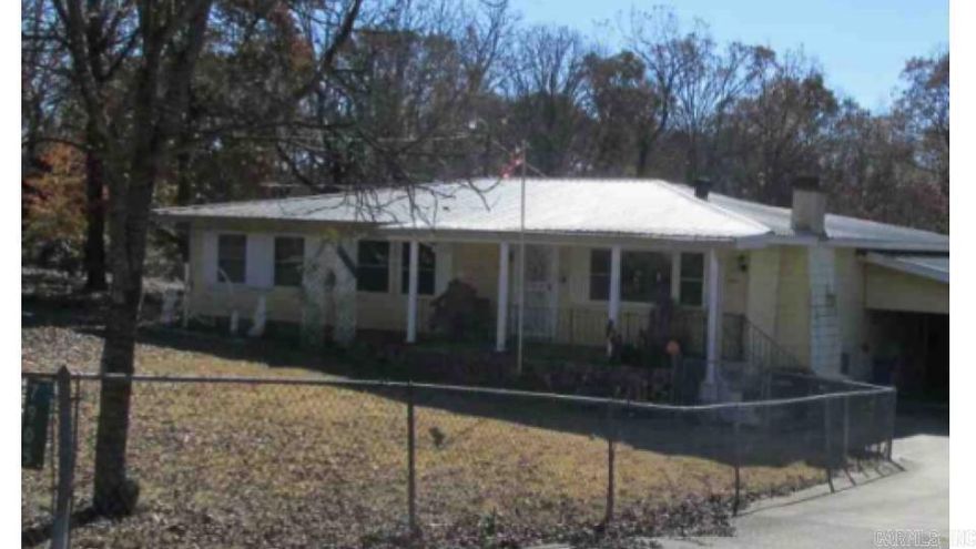 This beautifully updated cottage home is move in ready!  New Kitchen Cabinets! New LVP, Remodeled Kitchen and lots more.  Great quiet street too!