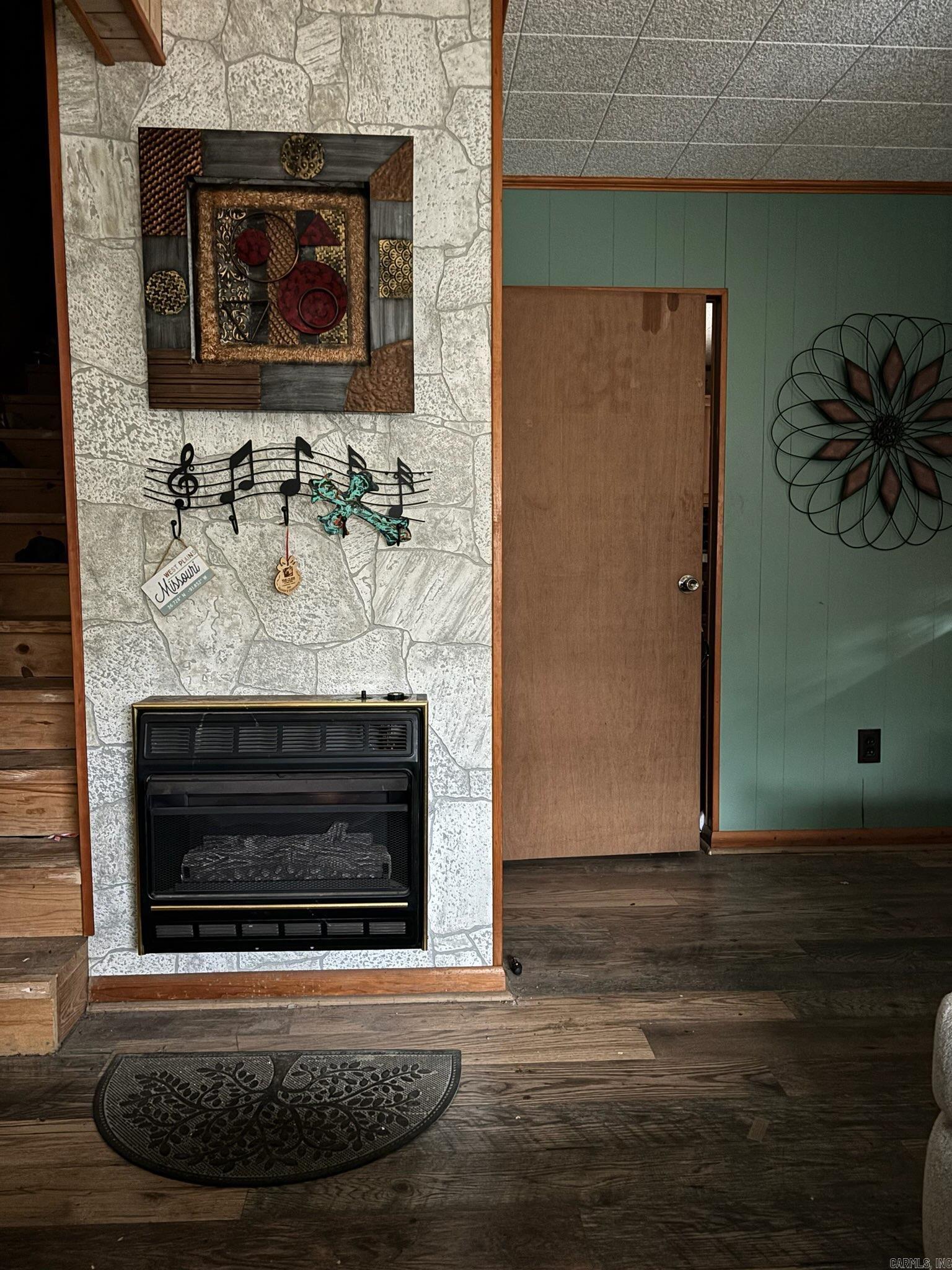 TOMAHAWK VILLAGE - Residential