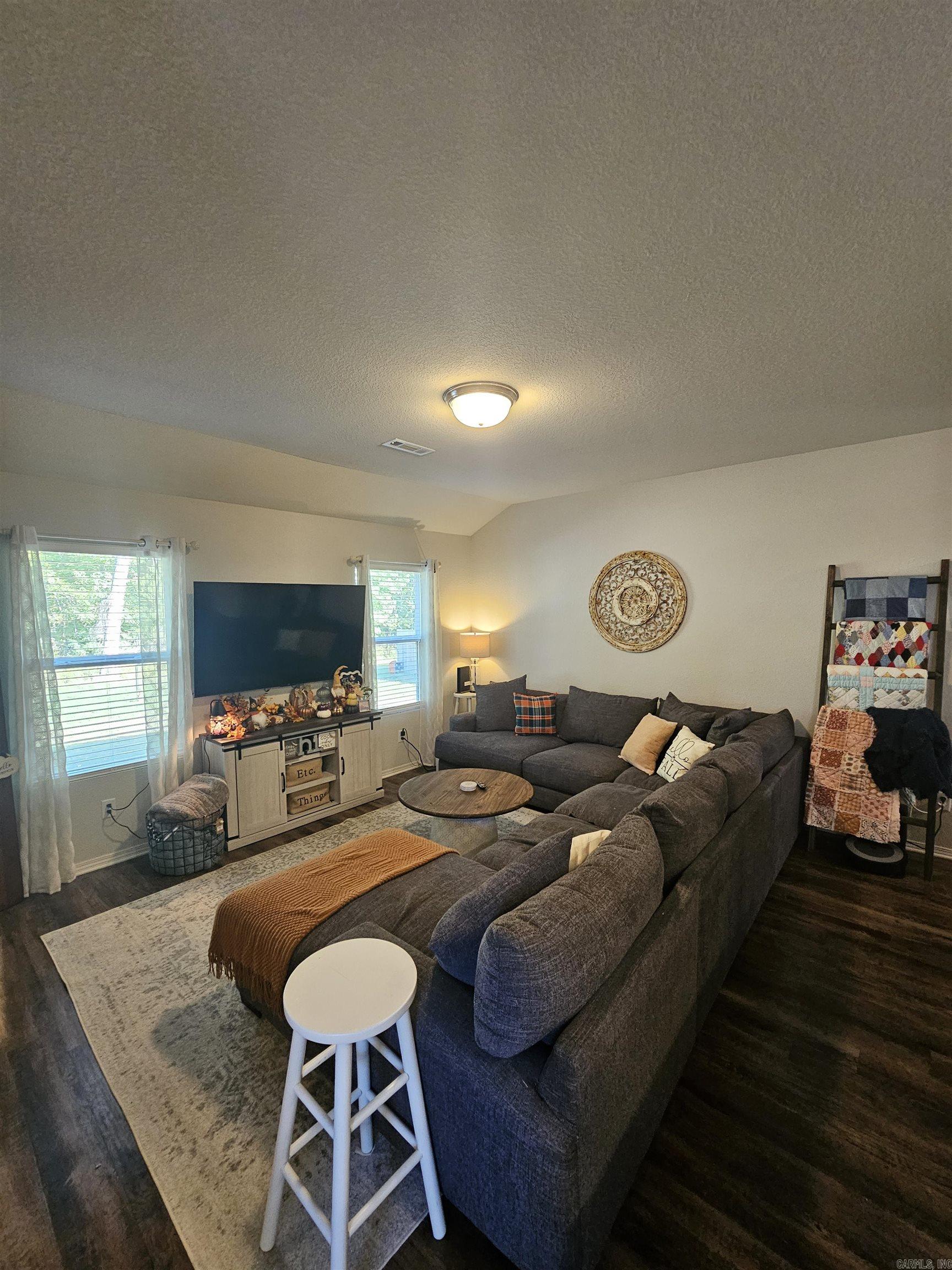 BENJAMIN GROVE - Residential
