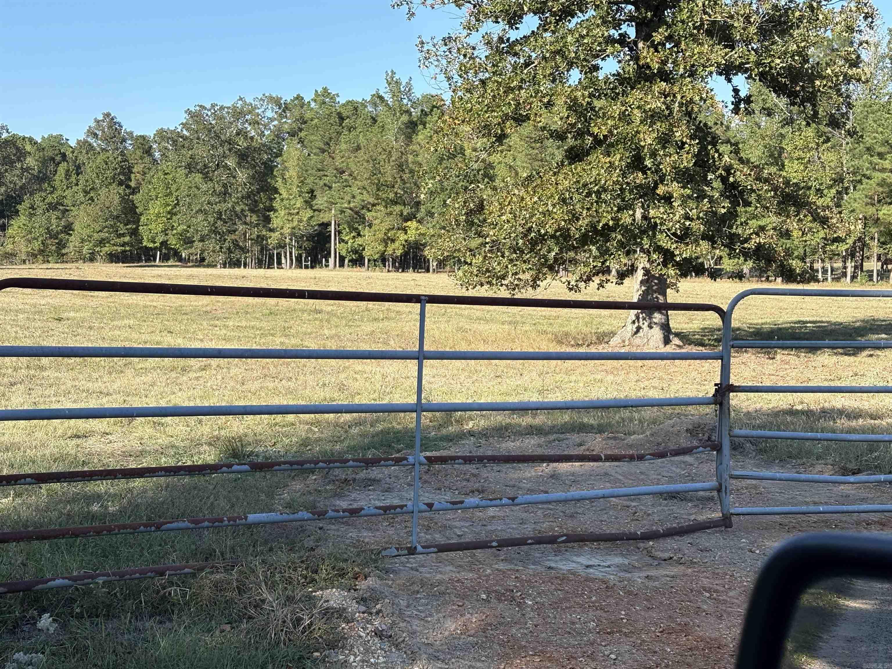 Mustang Ridge - Land