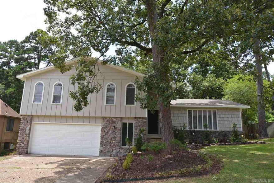 Updated West Little Rock home available for rent.  Located in the Echo Valley subdivision between Cantrell & Rodney Parham, this home is close to so much Little Rock has to offer! Beautiful with lots of room, this home is a must see!