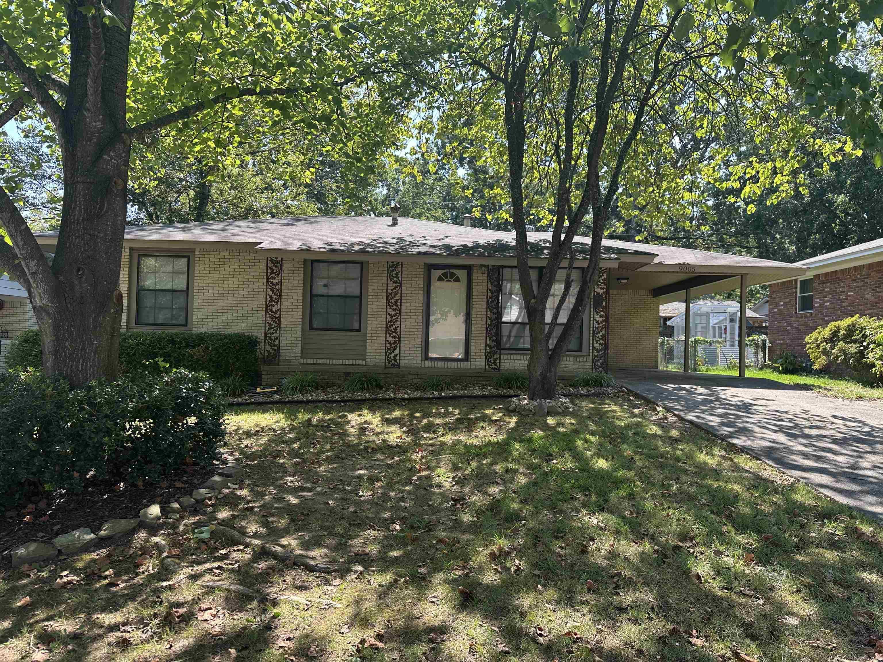 Traditional all brick 1-level in a quiet neighborhood! It features Living/Den comb., Large eat-in-kitchen, 3 bedrooms, 2 baths, Sep. laundry room, Hardwood & tile floors & deck over looking private backyard!