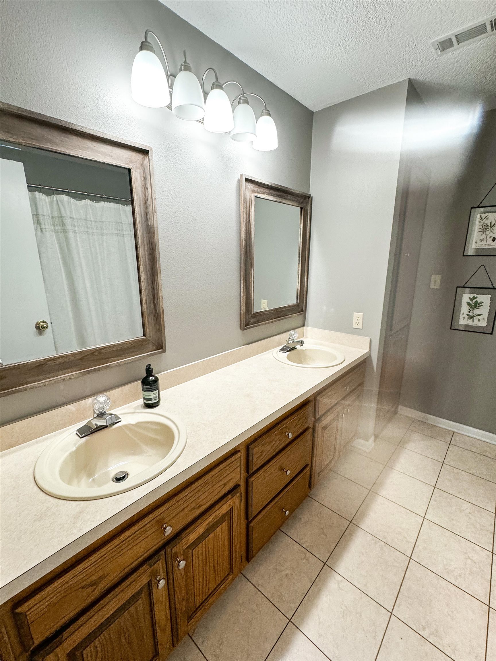 River Oaks Estates - Residential