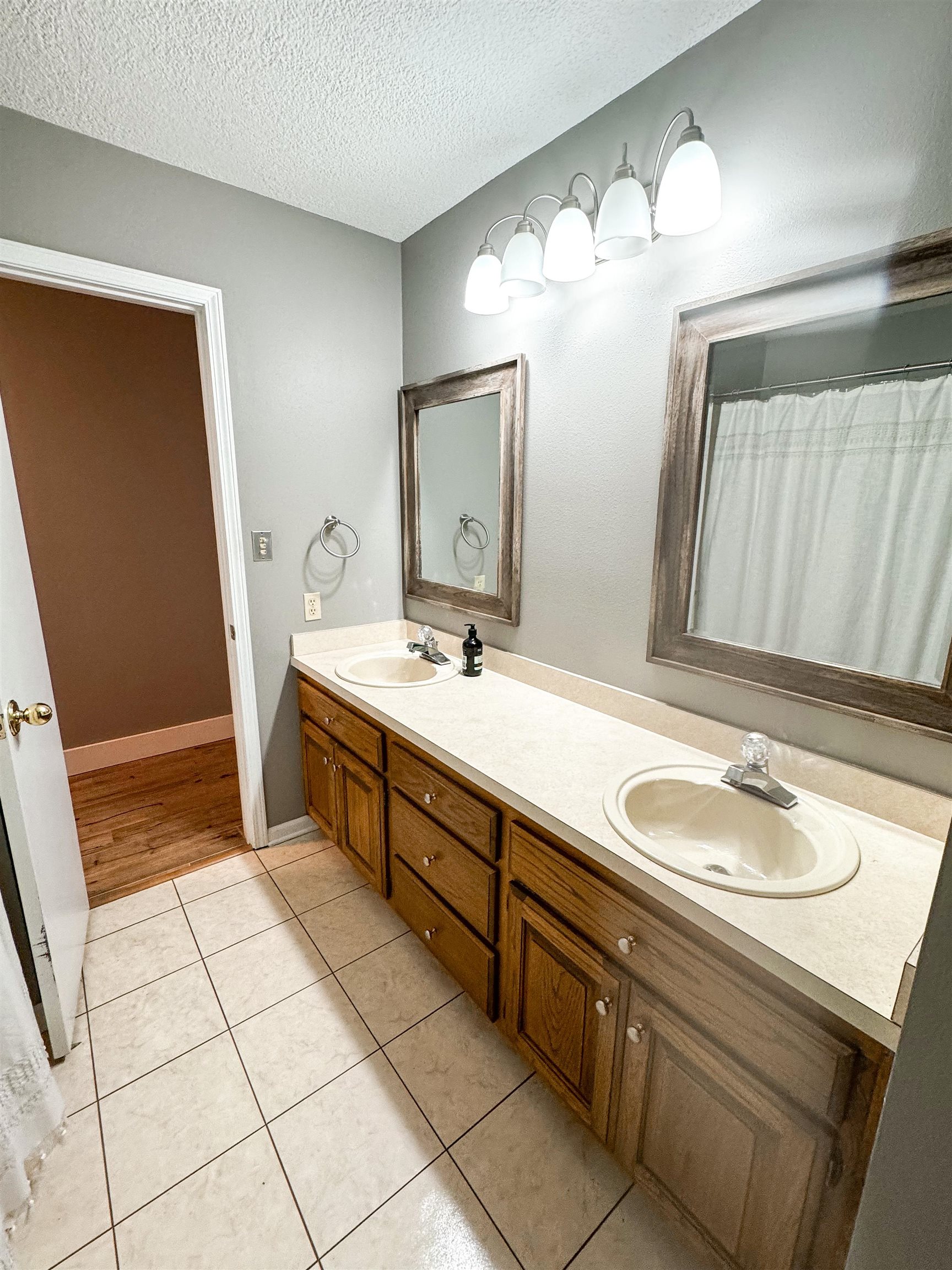 River Oaks Estates - Residential