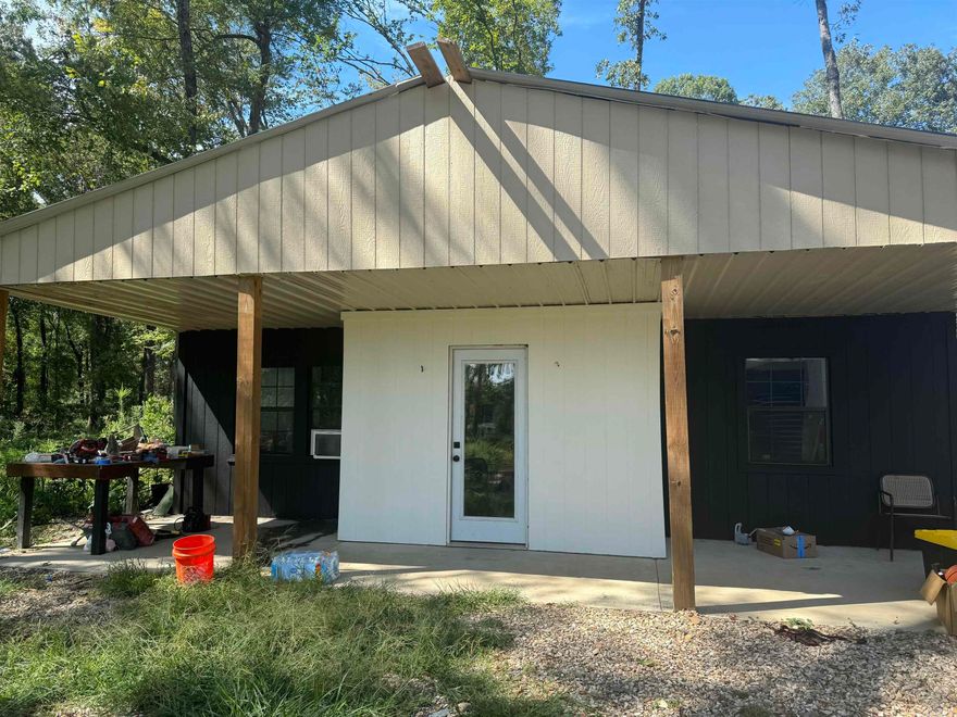 A cute 2 bedroom home in the Cabot public school district.