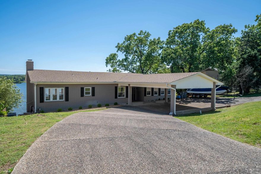 Stunning 4-bed, 3-bath lake house on Lake Hamilton with a vast 3200 sq ft. Boasts one of the biggest views on the lake. Prime nightlyrental opportunity with a permit in place. Recent updates include a stone walkway to the covered boat dock, new deck, railing, stone firepit, refreshed landscaping, bathrooms remodel, and much more. Paradise awaits! Call today for your private showing.