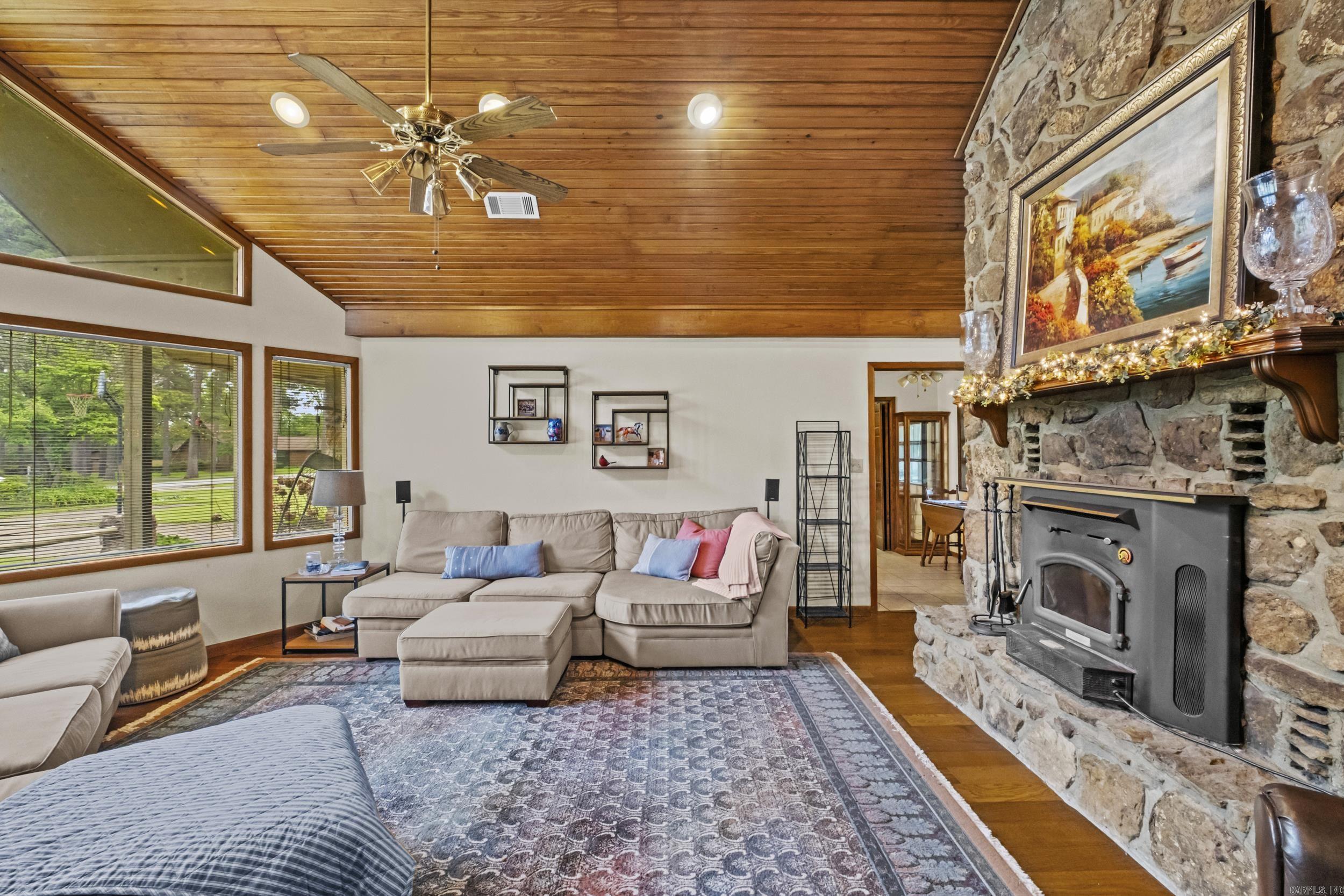 PINEWOOD ESTATES - Residential