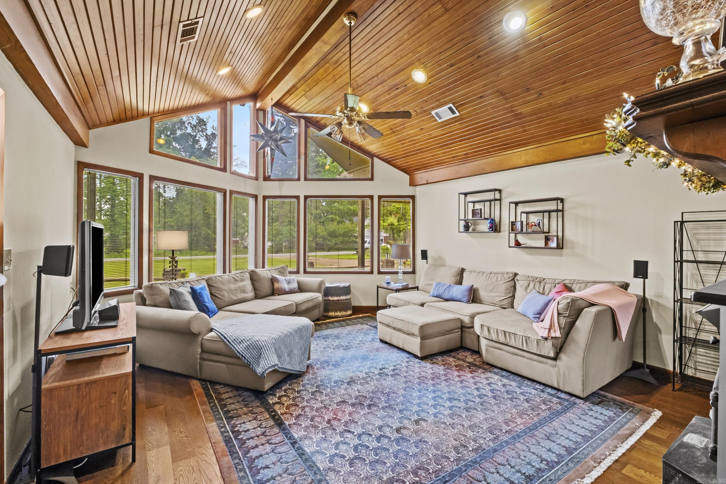 PINEWOOD ESTATES - Residential