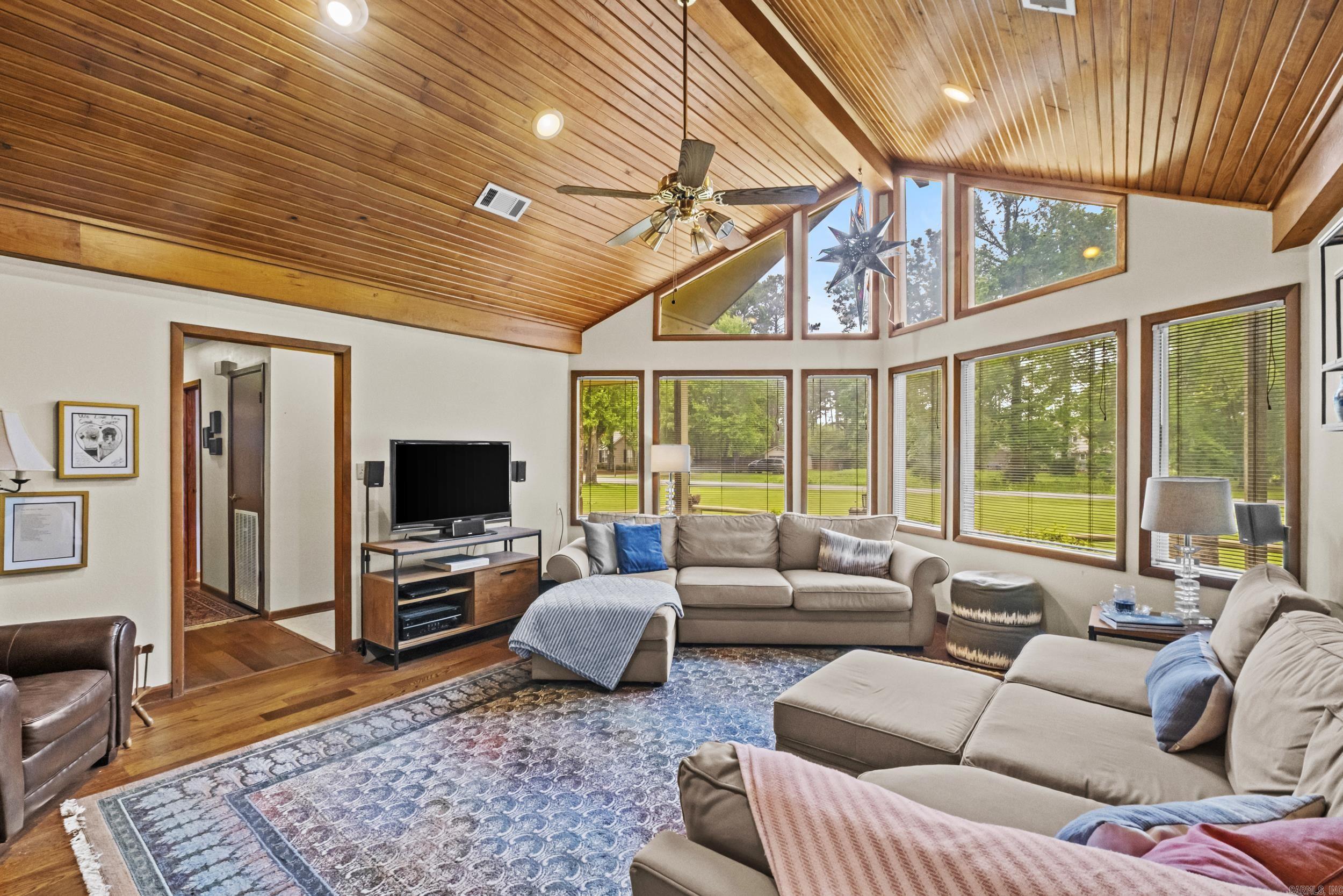 PINEWOOD ESTATES - Residential