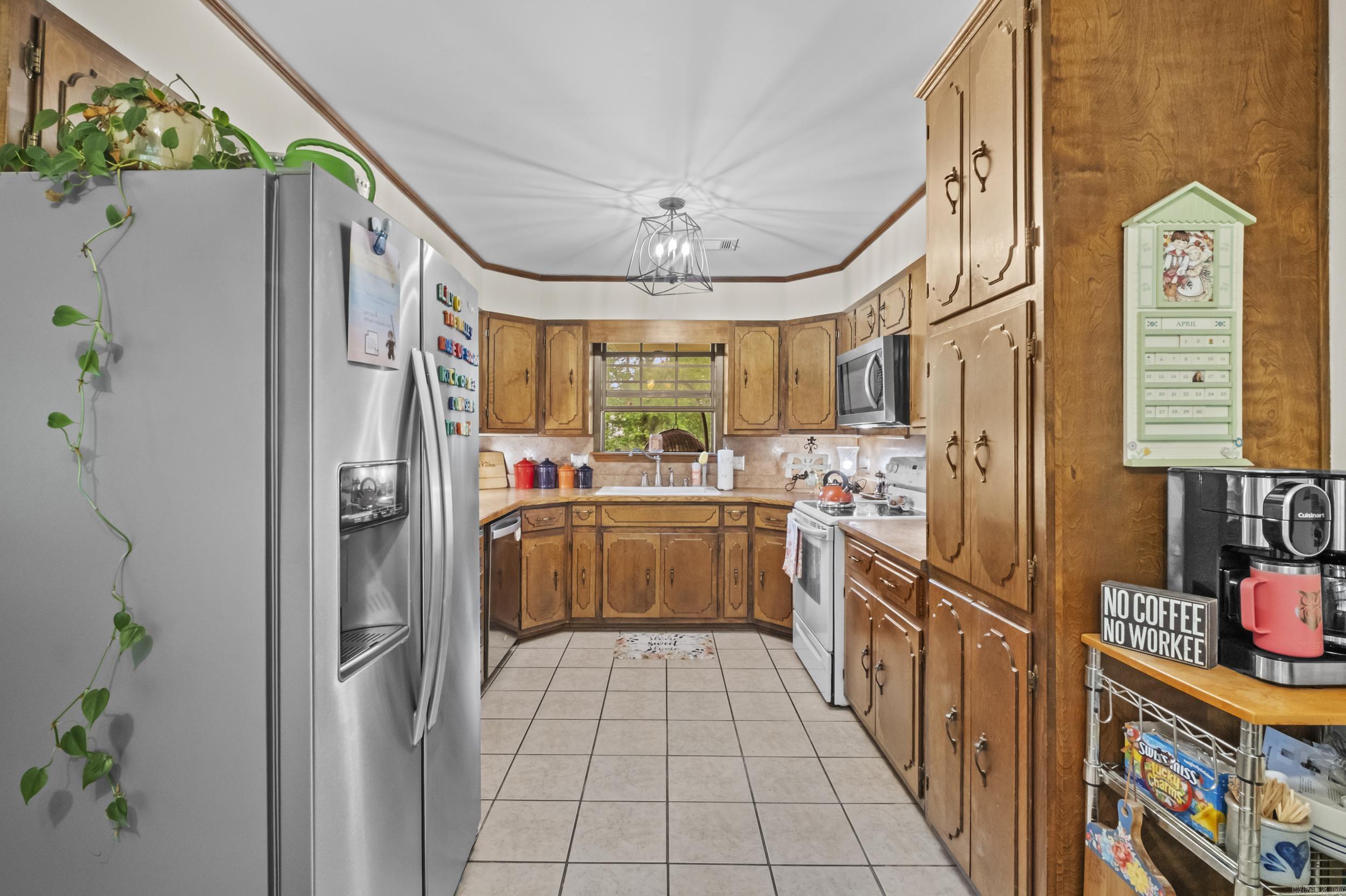 PINEWOOD ESTATES - Residential