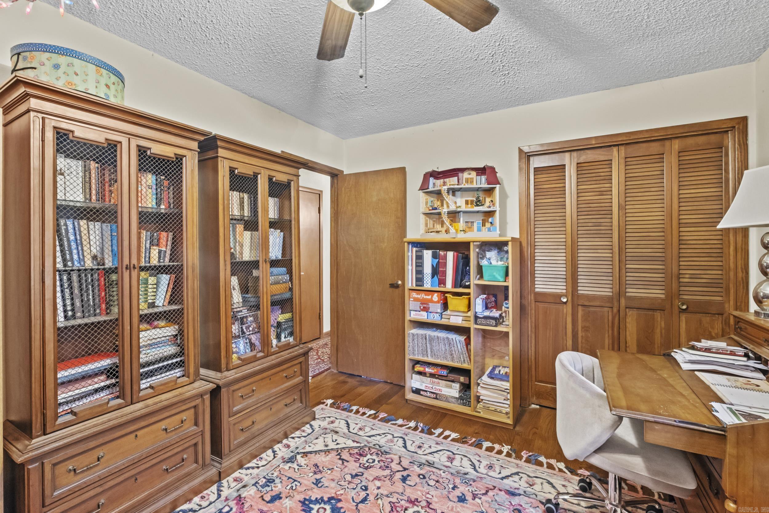 PINEWOOD ESTATES - Residential